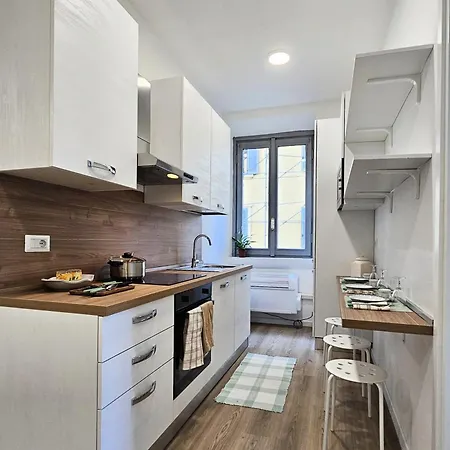 Elegant Two-Bedroom Apartment In The Heart Of Porta Romana, 2 Minutes From The Metro, With Easy Access To Qc Terme And The Duomo Mailand