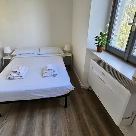 Elegant Two-Bedroom Apartment In The Heart Of Porta Romana, 2 Minutes From The Metro, With Easy Access To Qc Terme And The Duomo