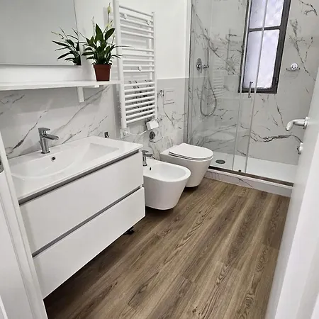 Apartment Elegant Two-Bedroom Apartment In The Heart Of Porta Romana, 2 Minutes From The Metro, With Easy Access To Qc Terme And The Duomo