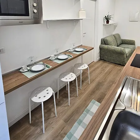 Elegant Two-Bedroom Apartment In The Heart Of Porta Romana, 2 Minutes From The Metro, With Easy Access To Qc Terme And The Duomo Apartment