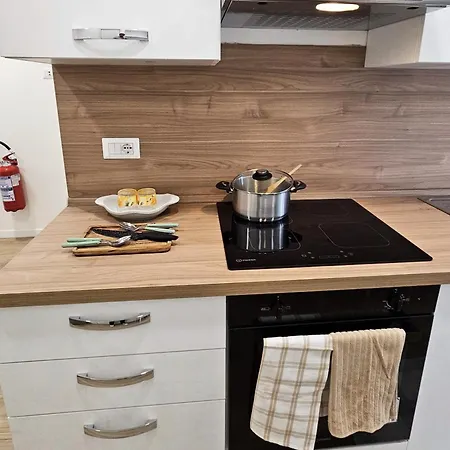 Elegant Two-Bedroom Apartment In The Heart Of Porta Romana, 2 Minutes From The Metro, With Easy Access To Qc Terme And The Duomo Apartment Mailand