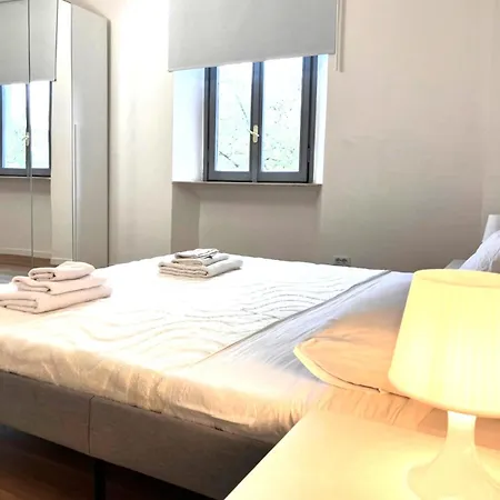 Elegant Two-Bedroom Apartment In The Heart Of Porta Romana, 2 Minutes From The Metro, With Easy Access To Qc Terme And The Duomo Mailand