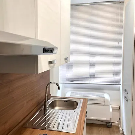 Apartment Elegant Two-Bedroom Apartment In The Heart Of Porta Romana, 2 Minutes From The Metro, With Easy Access To Qc Terme And The Duomo